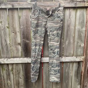 Camouflage pants sz. 5/6